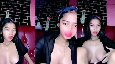 Hilly Livestream Toket Gede Bergoyang Liar, Format Live yang Tidak Ada Jeda untuk Bosan poster