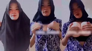 Nabilah Hijab Toge Remas Toket Sendiri, Bokep Indo Viral poster