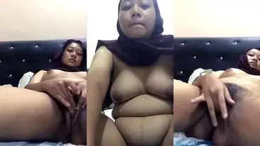 Tante Cari Hiburan Main Sendiri Rumah Kosong poster